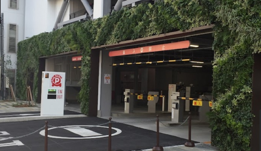 ココ・ウエスト駐車場