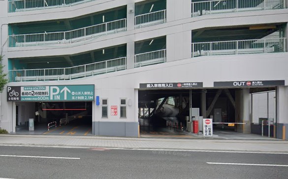 アクエル駐車場