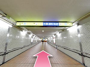 ⑤まっすぐ進みます。