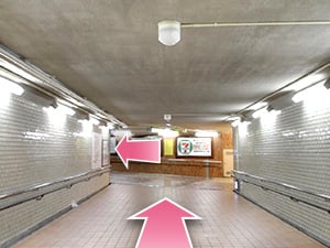 ⑥突き当りを左に曲がってください。