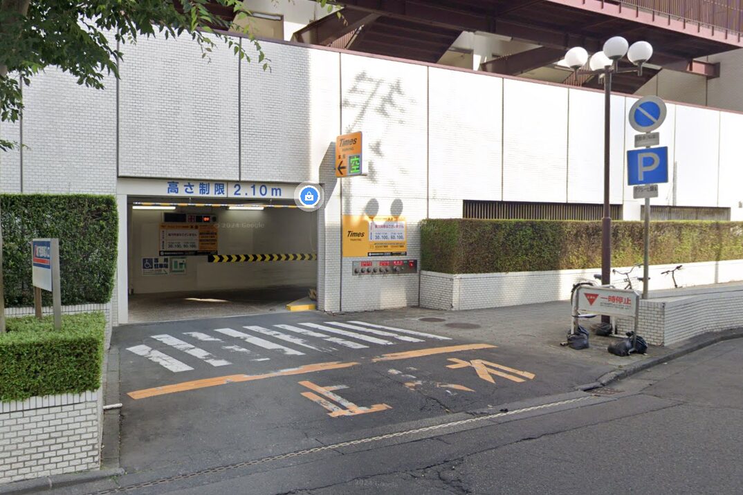 パルクアベニューカワトク本館駐車場